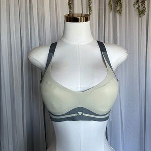 Seamless Sports Bra with Abstract Print and Removable Pads